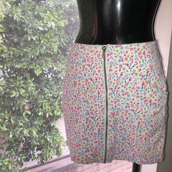 H&M Floral Zip Up Skirt 🌸 - Picture 1 of 8